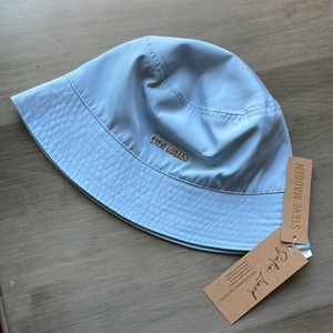 STEVE MADDEN Satin Lined Nylon Bucket Hat w Logo and stitching Light Blue